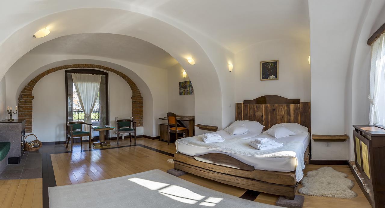 Castle Hotel Daniel Baraolt Esterno foto